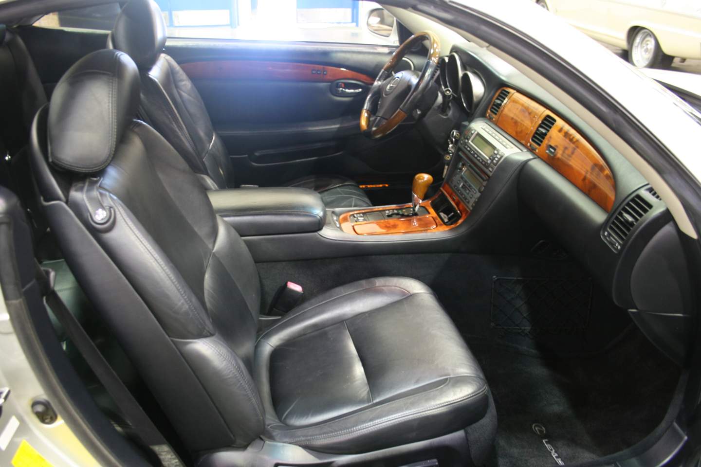 7th Image of a 2002 LEXUS SC 430