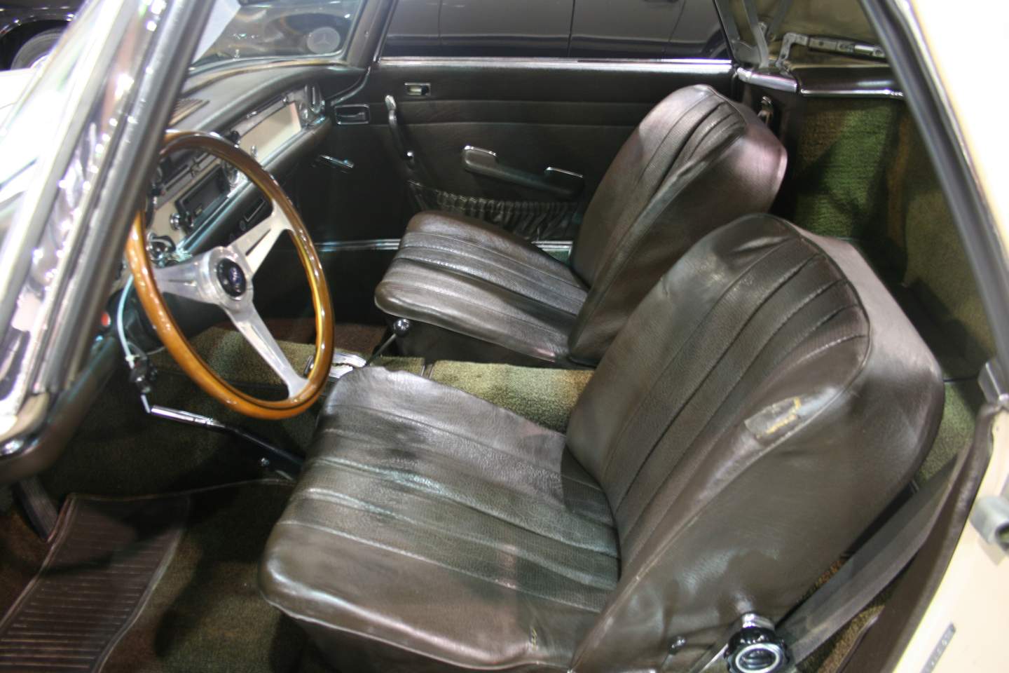 4th Image of a 1970 MERCEDES 280 SL PAGODA W113