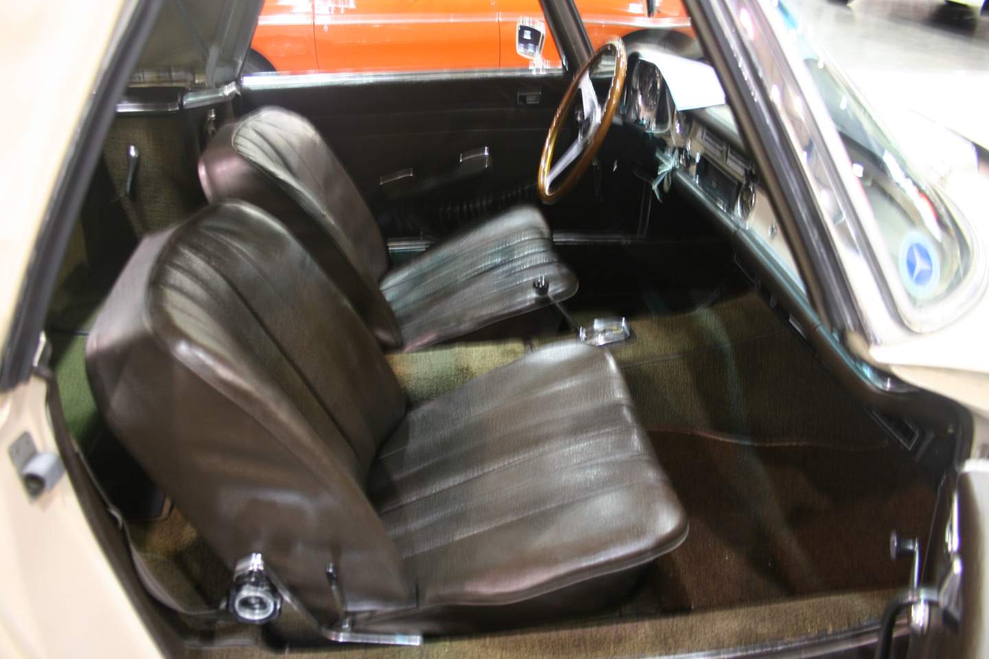 6th Image of a 1970 MERCEDES 280 SL PAGODA W113