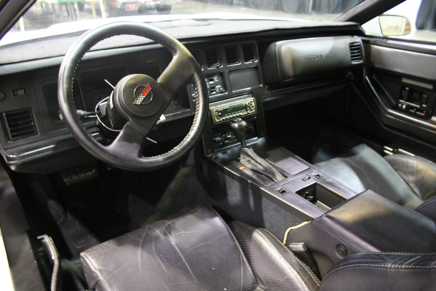 3rd Image of a 1984 CHEVROLET CORVETTE