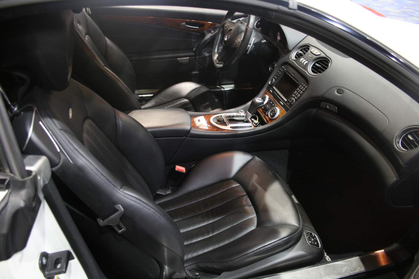 4th Image of a 2011 MERCEDES-BENZ SL-CLASS SL63 AMG