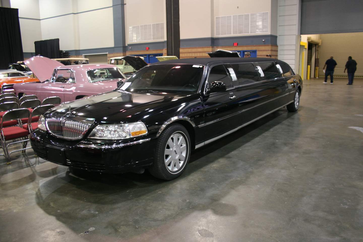 1st Image of a 2003 LINCOLN TOWN CAR EXECUTIVE