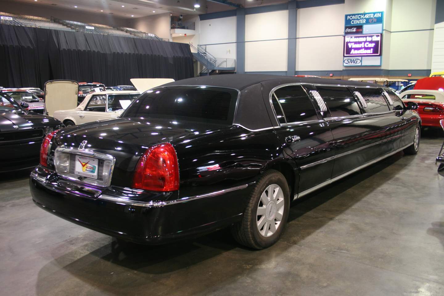 13th Image of a 2003 LINCOLN TOWN CAR EXECUTIVE