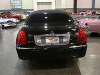 Image 13 of 14 of a 2003 LINCOLN TOWN CAR EXECUTIVE