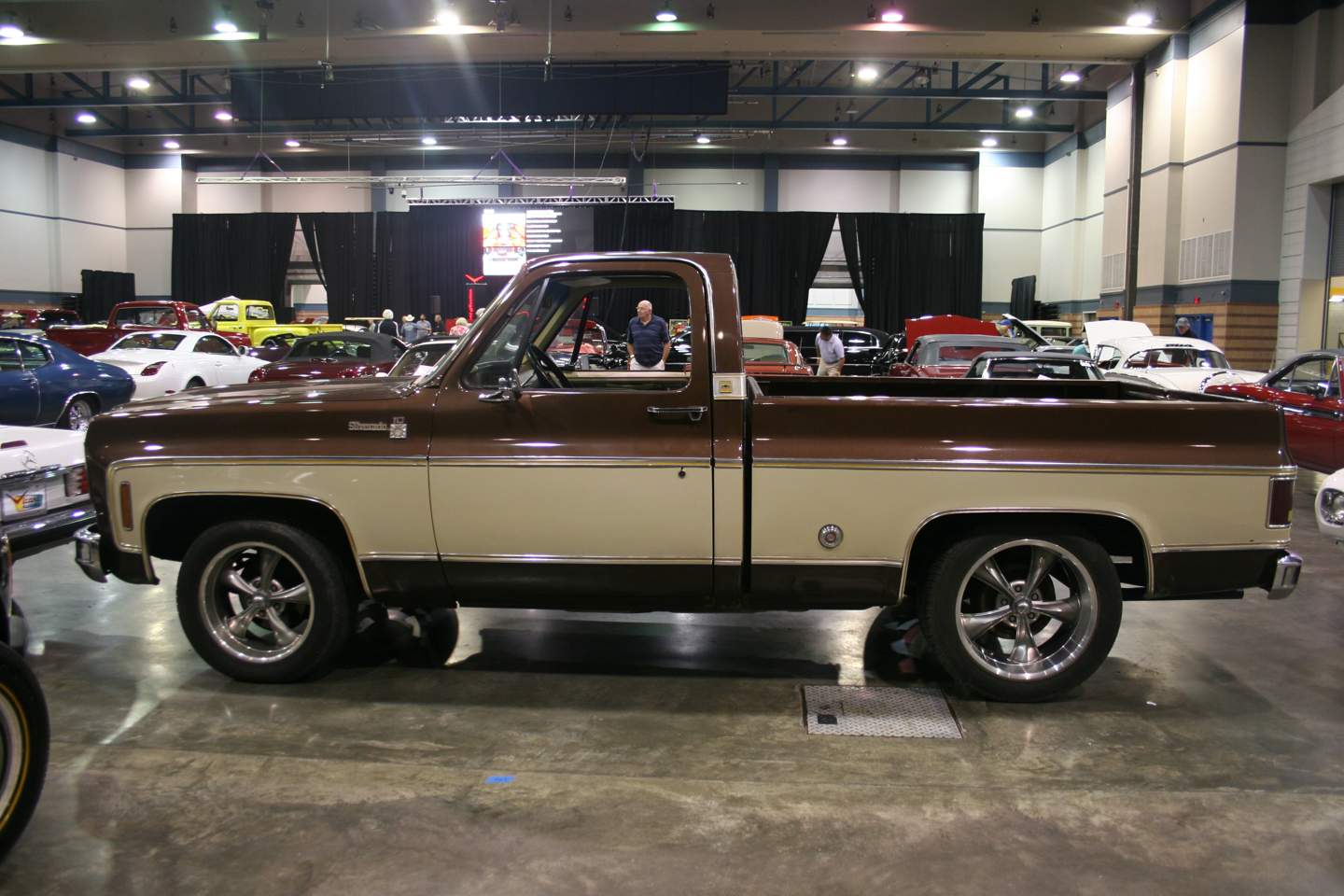 2nd Image of a 1977 CHEVROLET SILVERADO