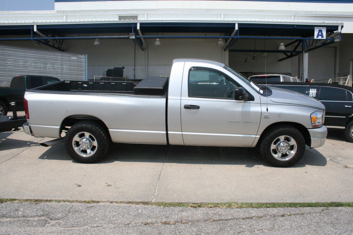 2nd Image of a 2006 DODGE RAM PICKUP 2500