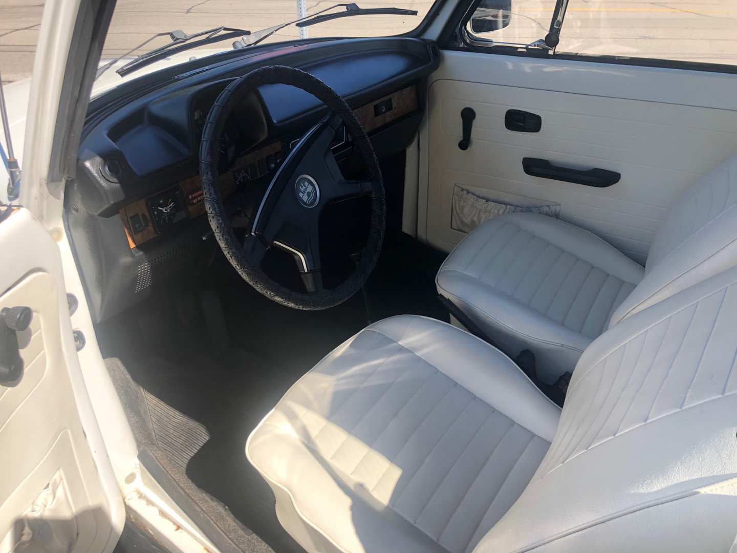 1st Image of a 1979 VOLKSWAGEN SUPER BEETLE