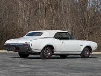 Image 2 of 9 of a 1968 OLDSMOBILE CUTLASS 442