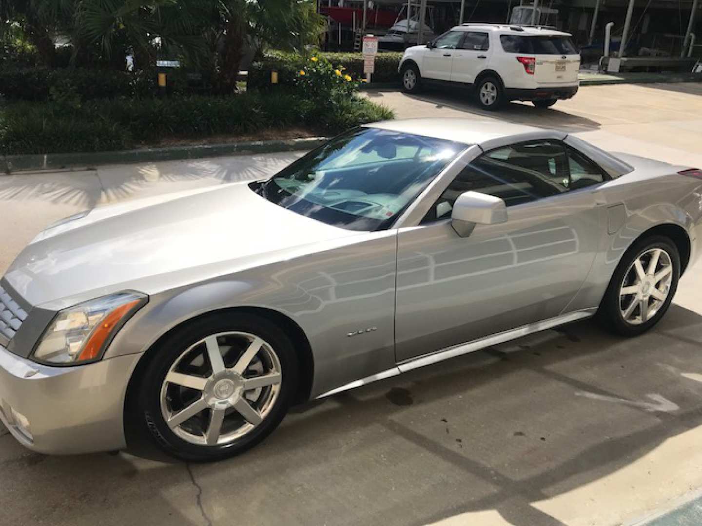 2nd Image of a 2004 CADILLAC XLR ROADSTER
