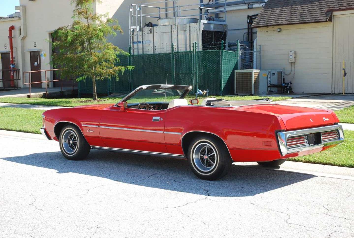 2nd Image of a 1972 MERCURY COUGAR