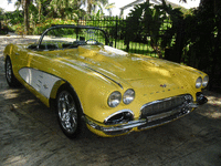 Image 2 of 12 of a 1961 CHEVROLET CORVETTE