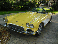 Image 8 of 12 of a 1961 CHEVROLET CORVETTE