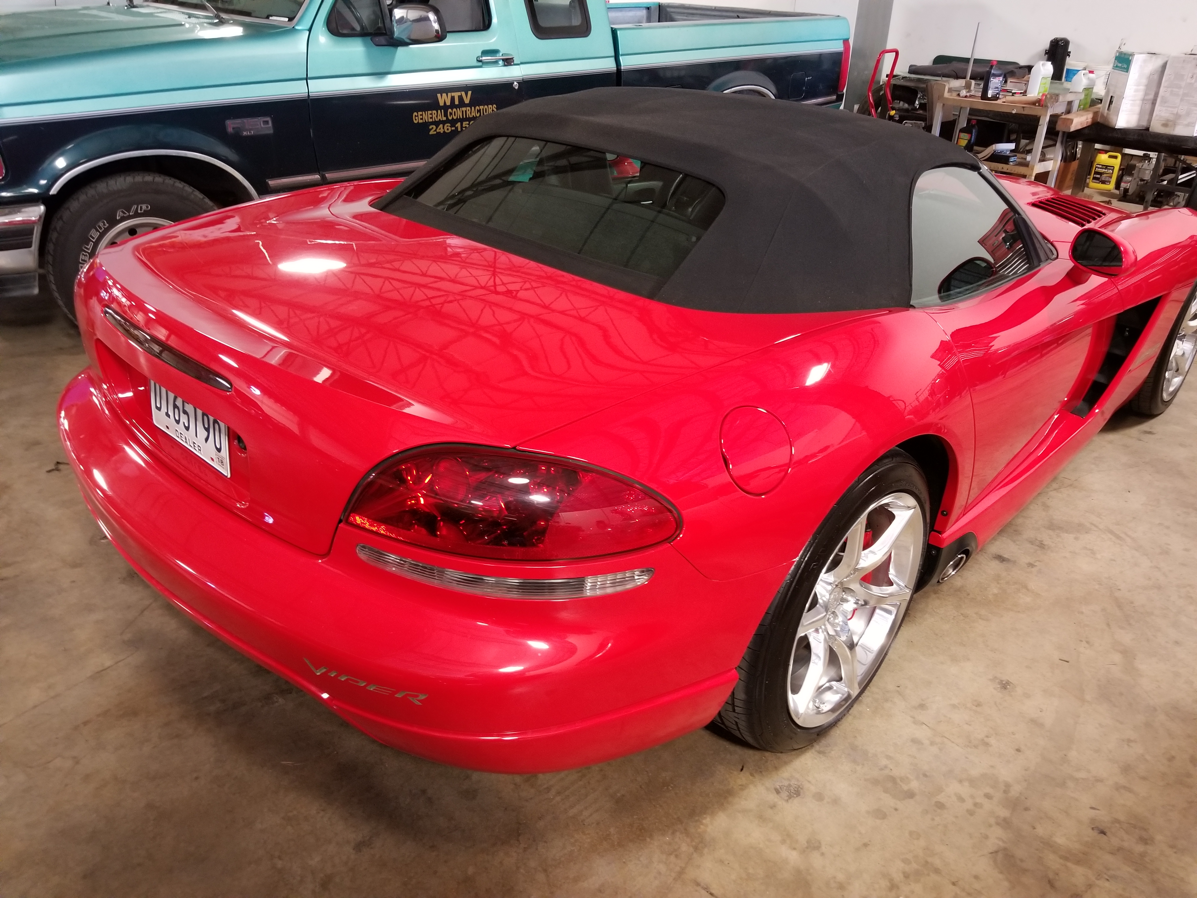 3rd Image of a 2004 DODGE VIPER