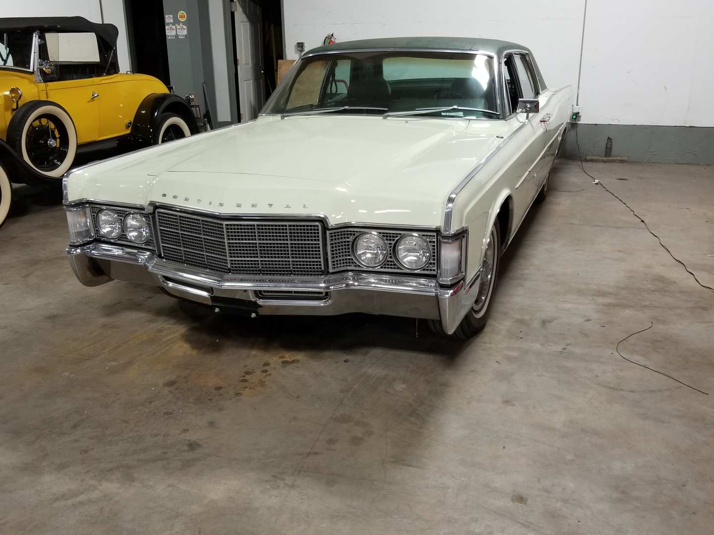 0th Image of a 1969 LINCOLN CONTINENTAL