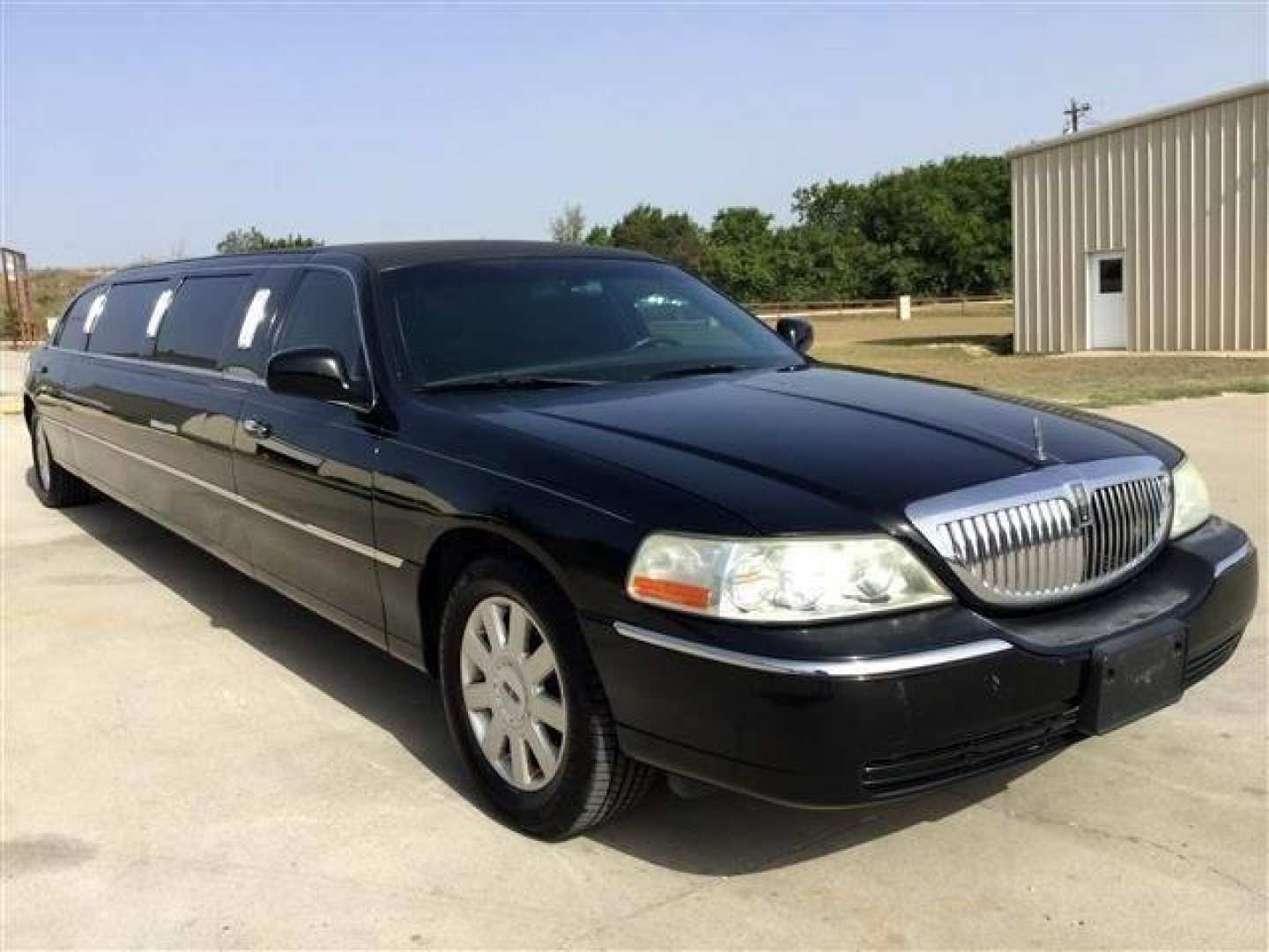 0th Image of a 2006 LINCOLN TOWN CAR EXECUTIVE