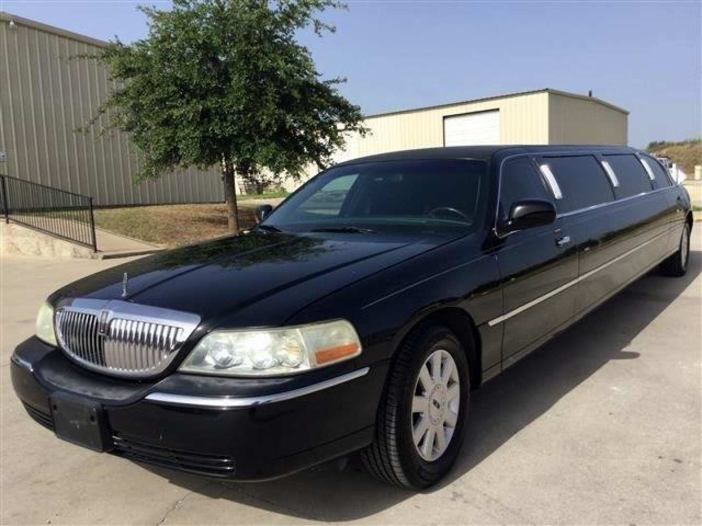 6th Image of a 2006 LINCOLN TOWN CAR EXECUTIVE