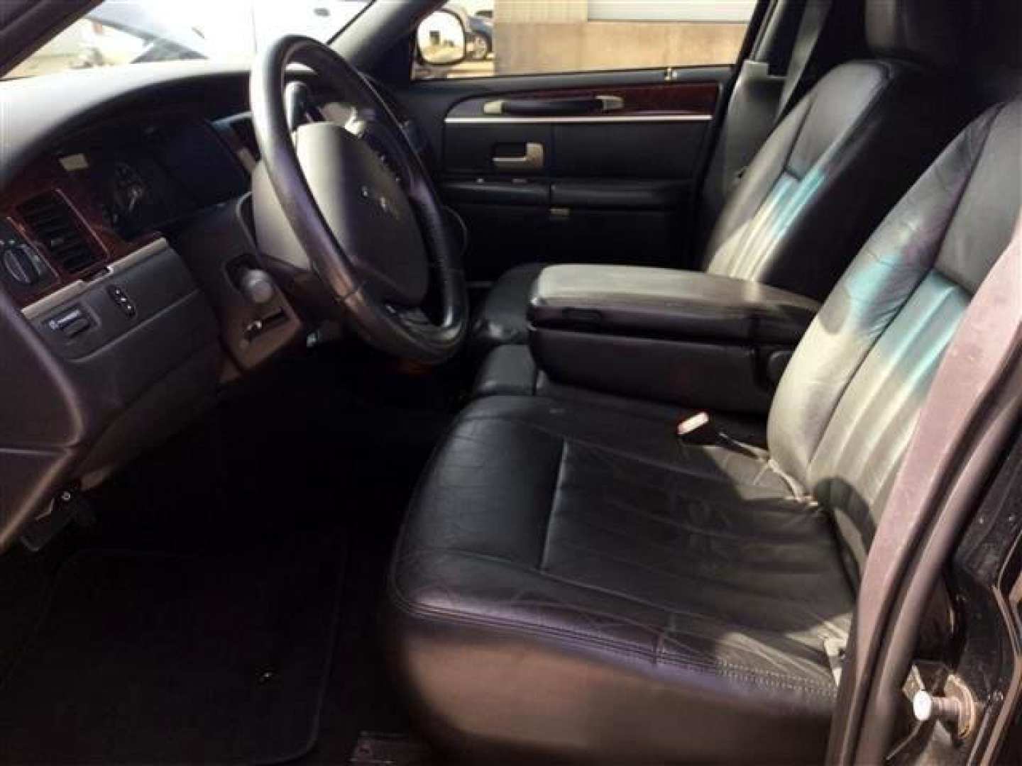 9th Image of a 2006 LINCOLN TOWN CAR EXECUTIVE
