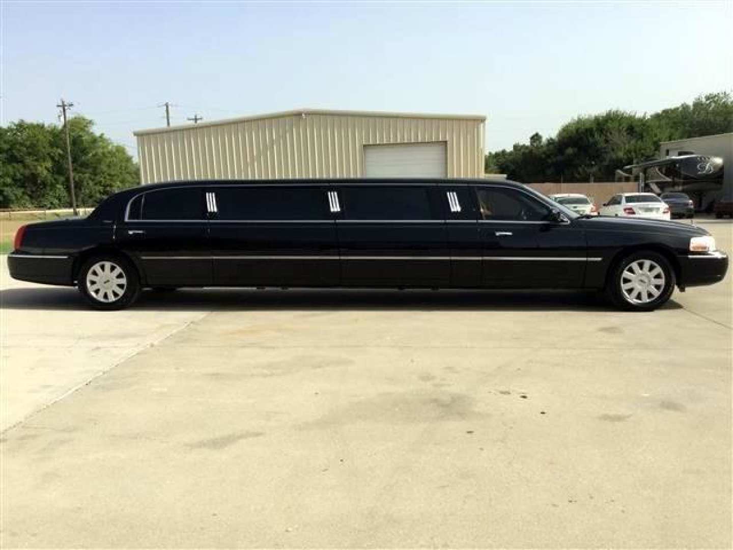 26th Image of a 2006 LINCOLN TOWN CAR EXECUTIVE