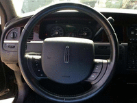 Image 9 of 34 of a 2006 LINCOLN TOWN CAR EXECUTIVE