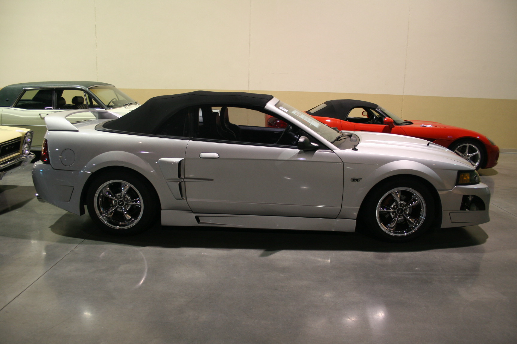 2nd Image of a 2000 FORD MUSTANG GT