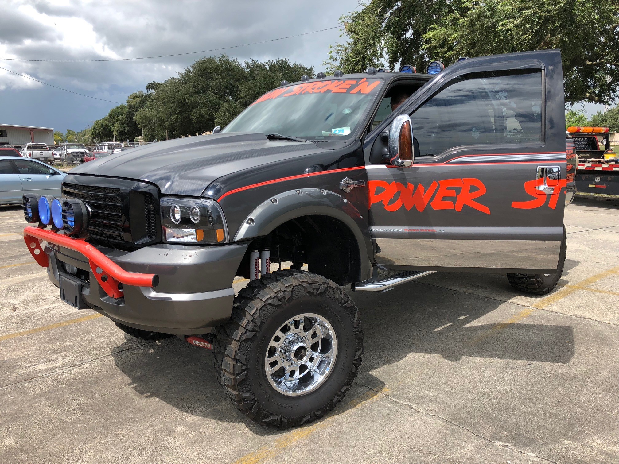 2nd Image of a 2004 FORD F-250 HARLEY DAVIDSON SUPER DUTY