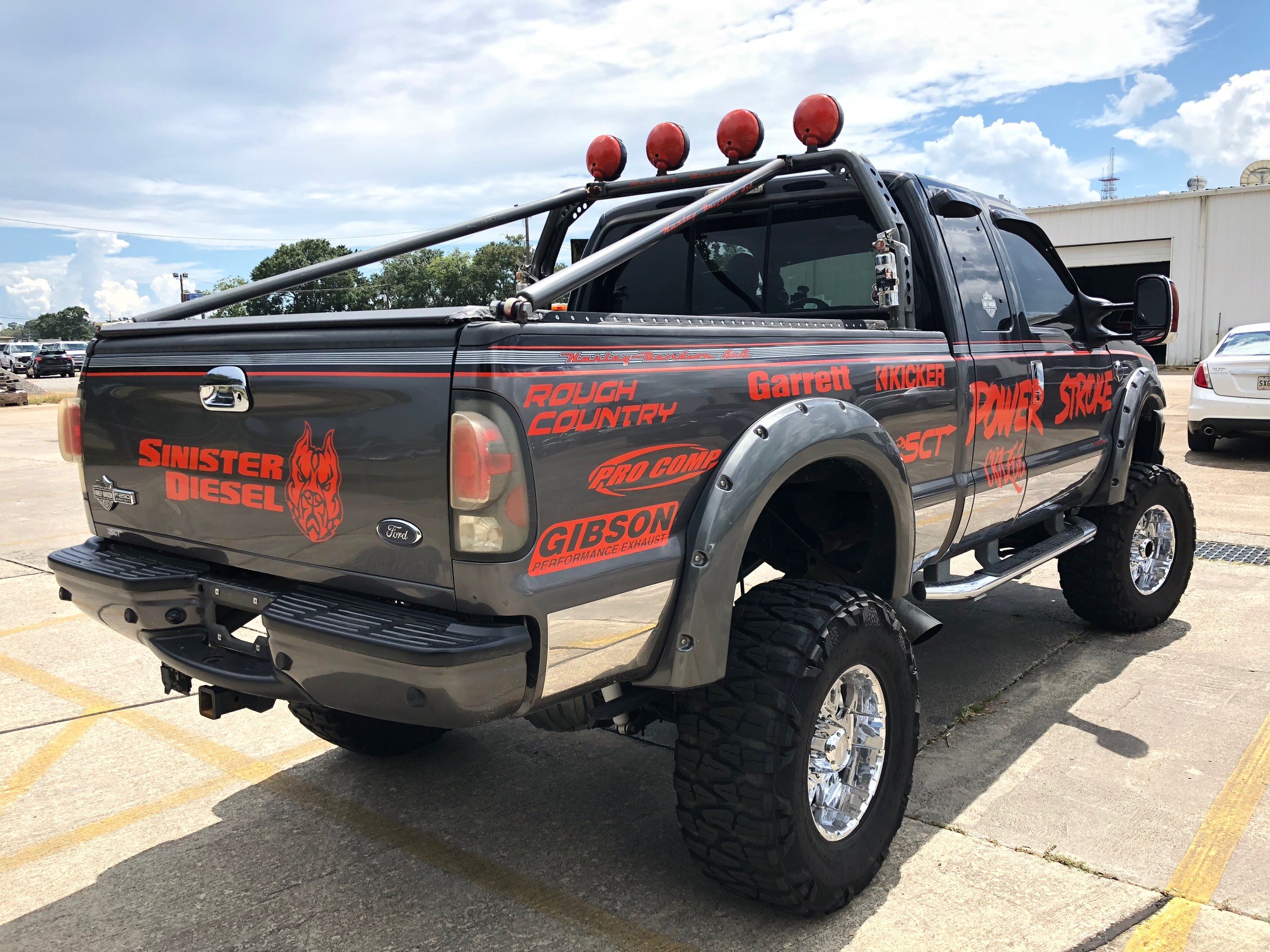 4th Image of a 2004 FORD F-250 HARLEY DAVIDSON SUPER DUTY