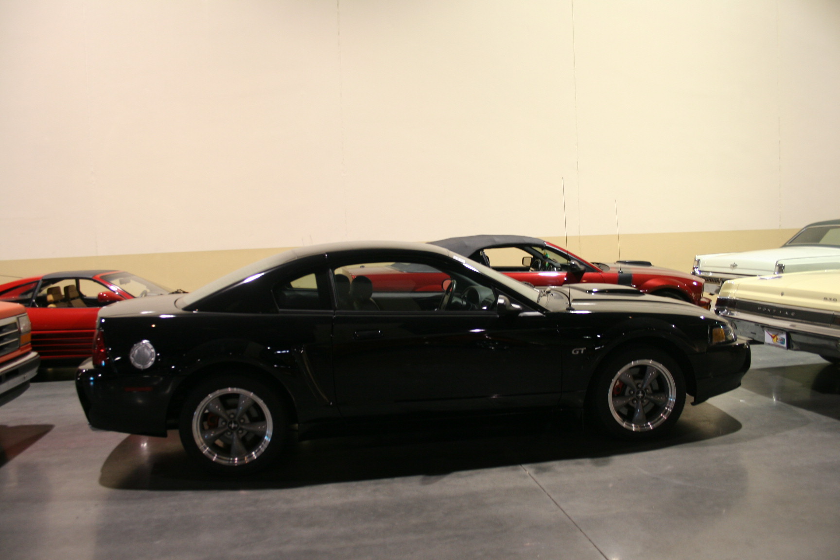 2nd Image of a 2001 FORD MUSTANG GT BULLITT