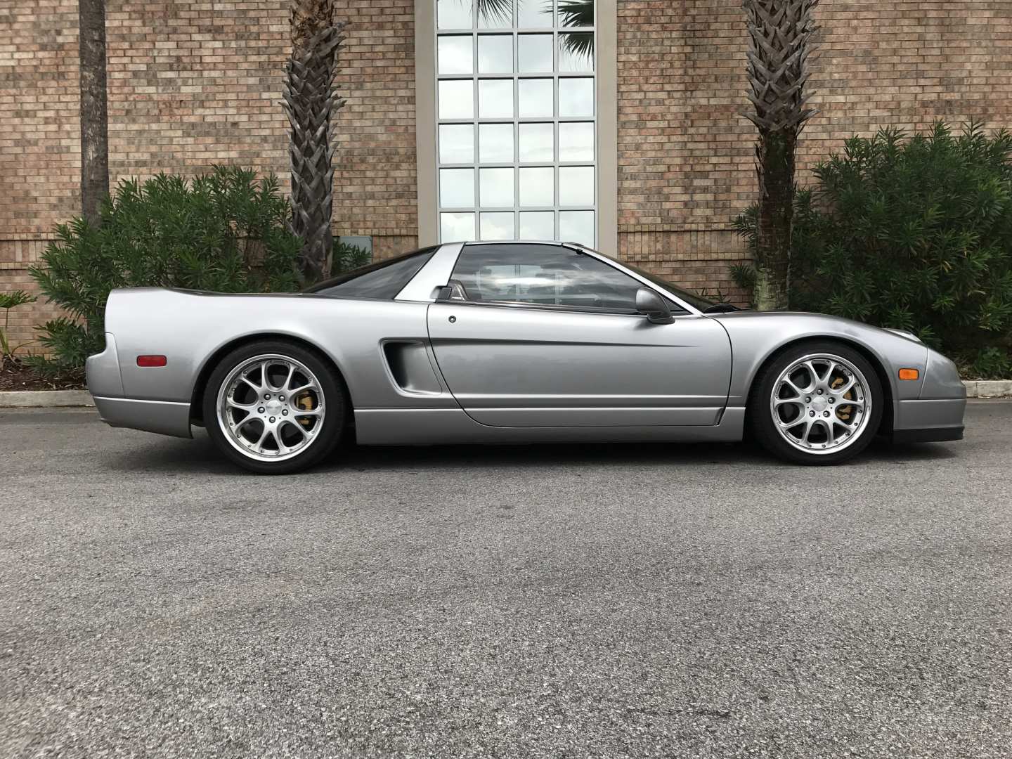 2nd Image of a 2005 ACURA NSX