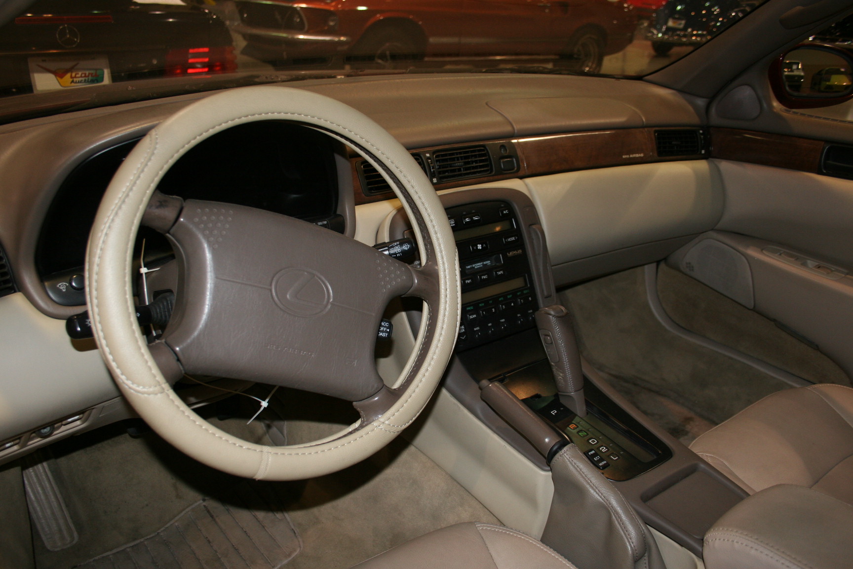 2nd Image of a 1996 LEXUS SC400