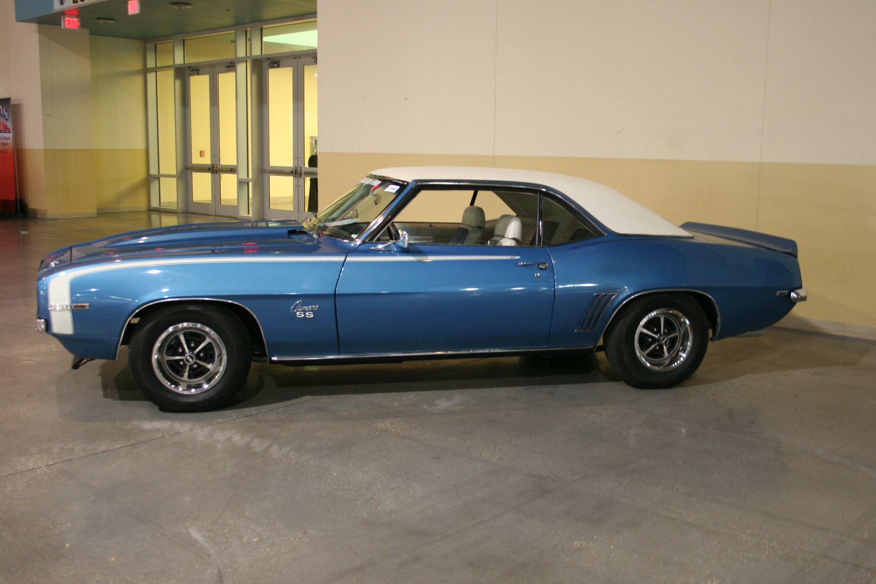 2nd Image of a 1969 CHEVROLET CAMARO SS