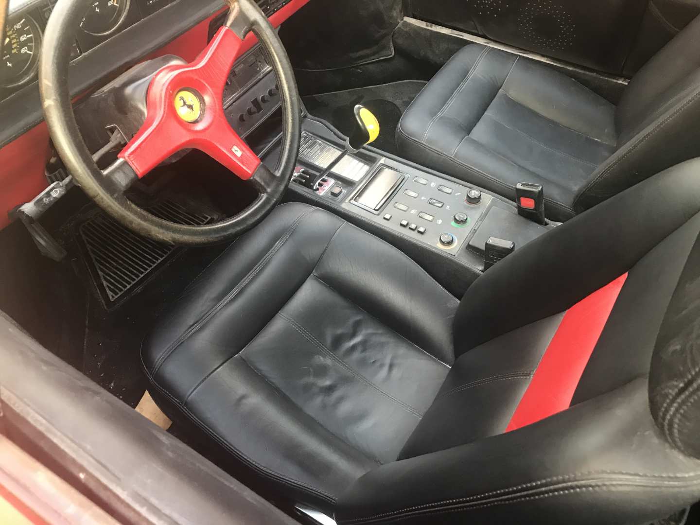 3rd Image of a 1985 FERRARI MONDIAL CABRIOLET USA