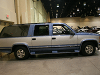 Image 3 of 9 of a 1994 CHEVROLET SUBURBAN 1500