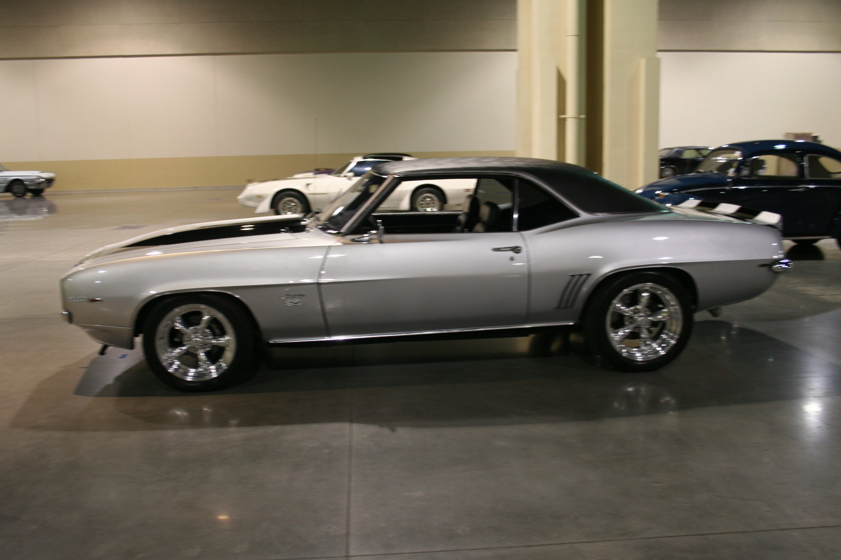 2nd Image of a 1969 CHEVROLET CAMARO