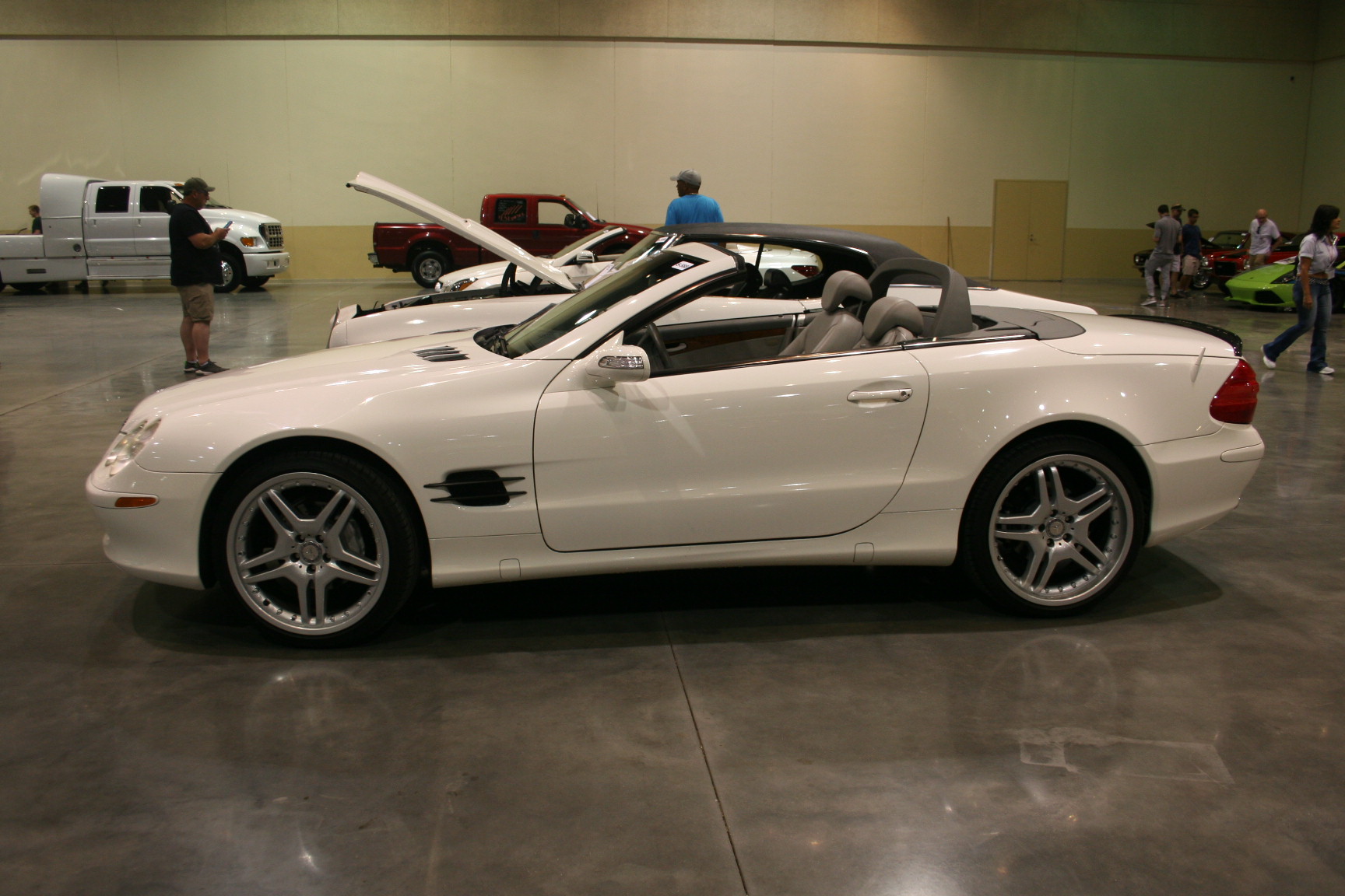 2nd Image of a 2004 MERCEDES-BENZ SL-CLASS SL500