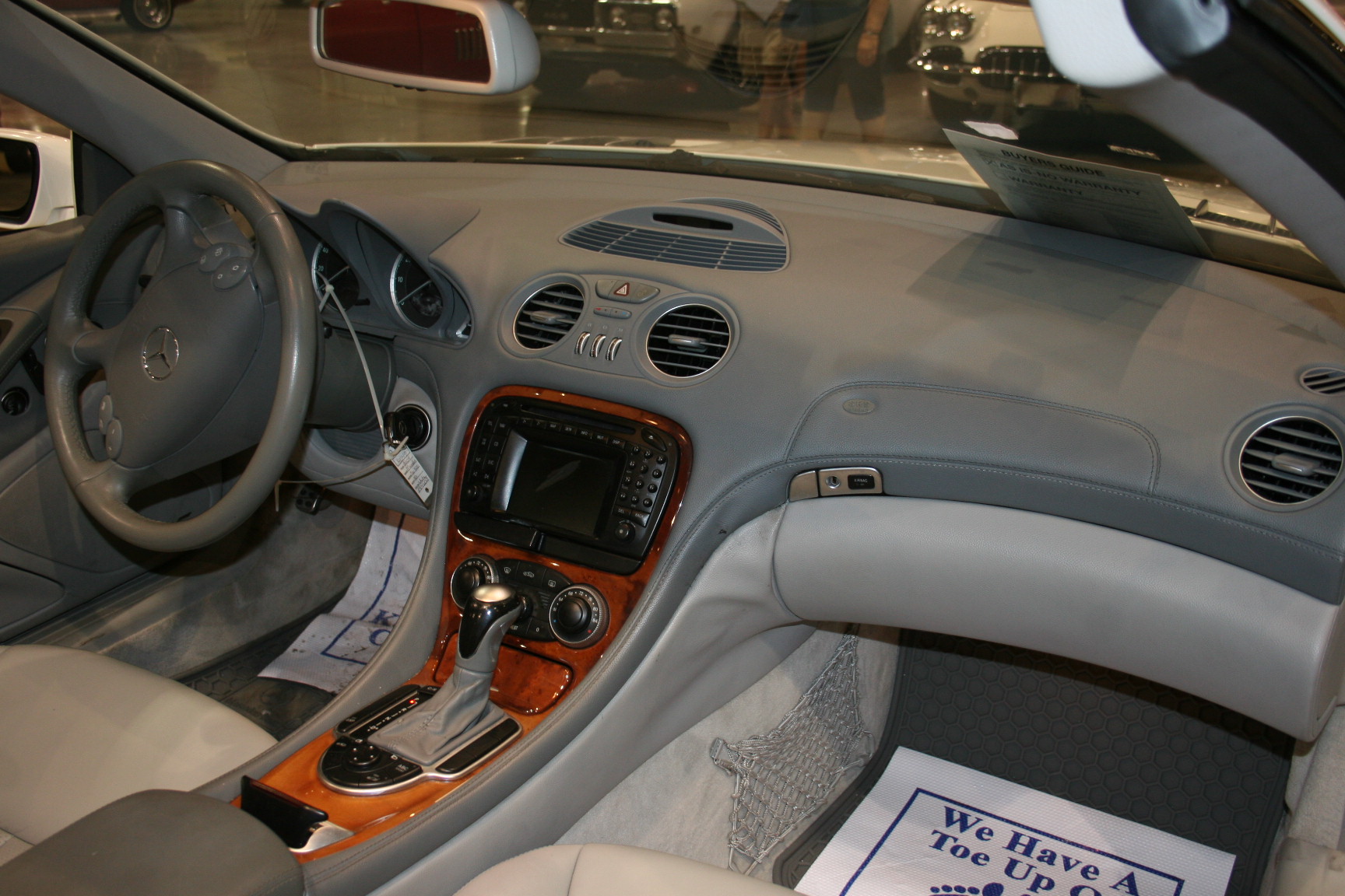 5th Image of a 2004 MERCEDES-BENZ SL-CLASS SL500