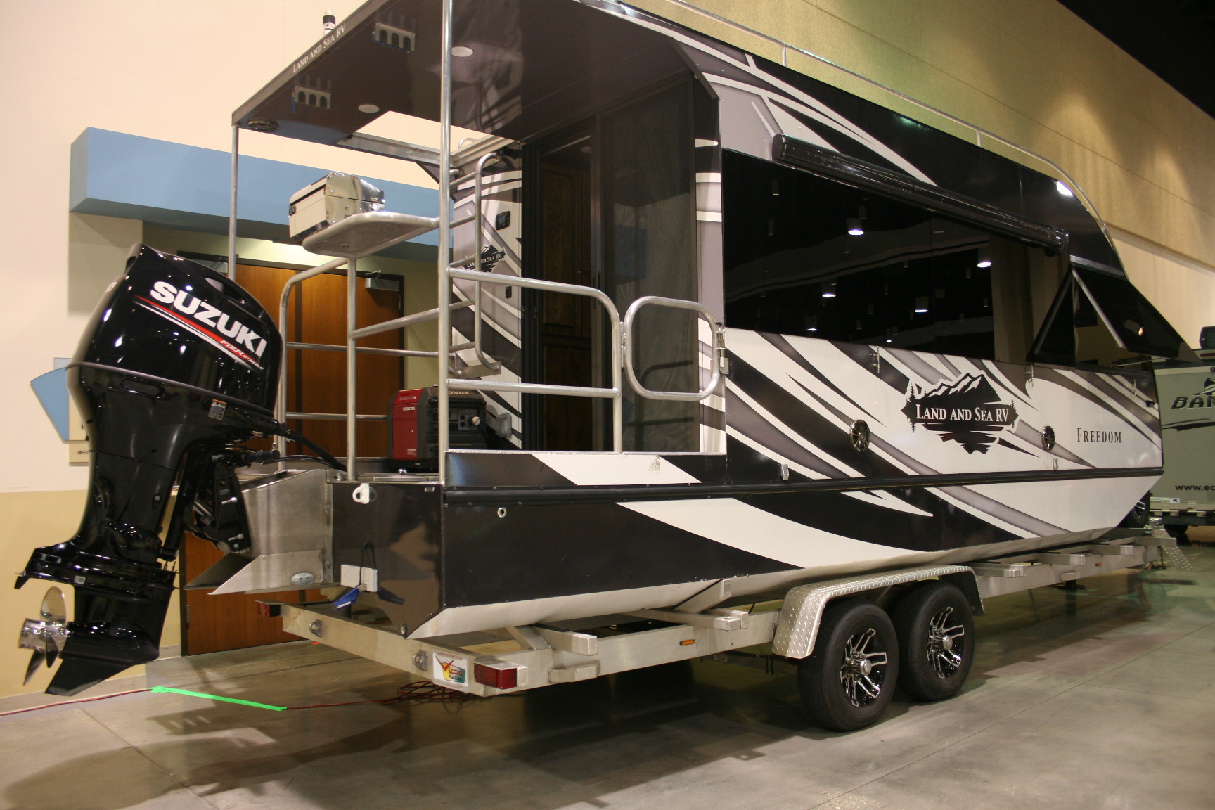2nd Image of a 2017 LAND & SEA RV FREEDOM 25