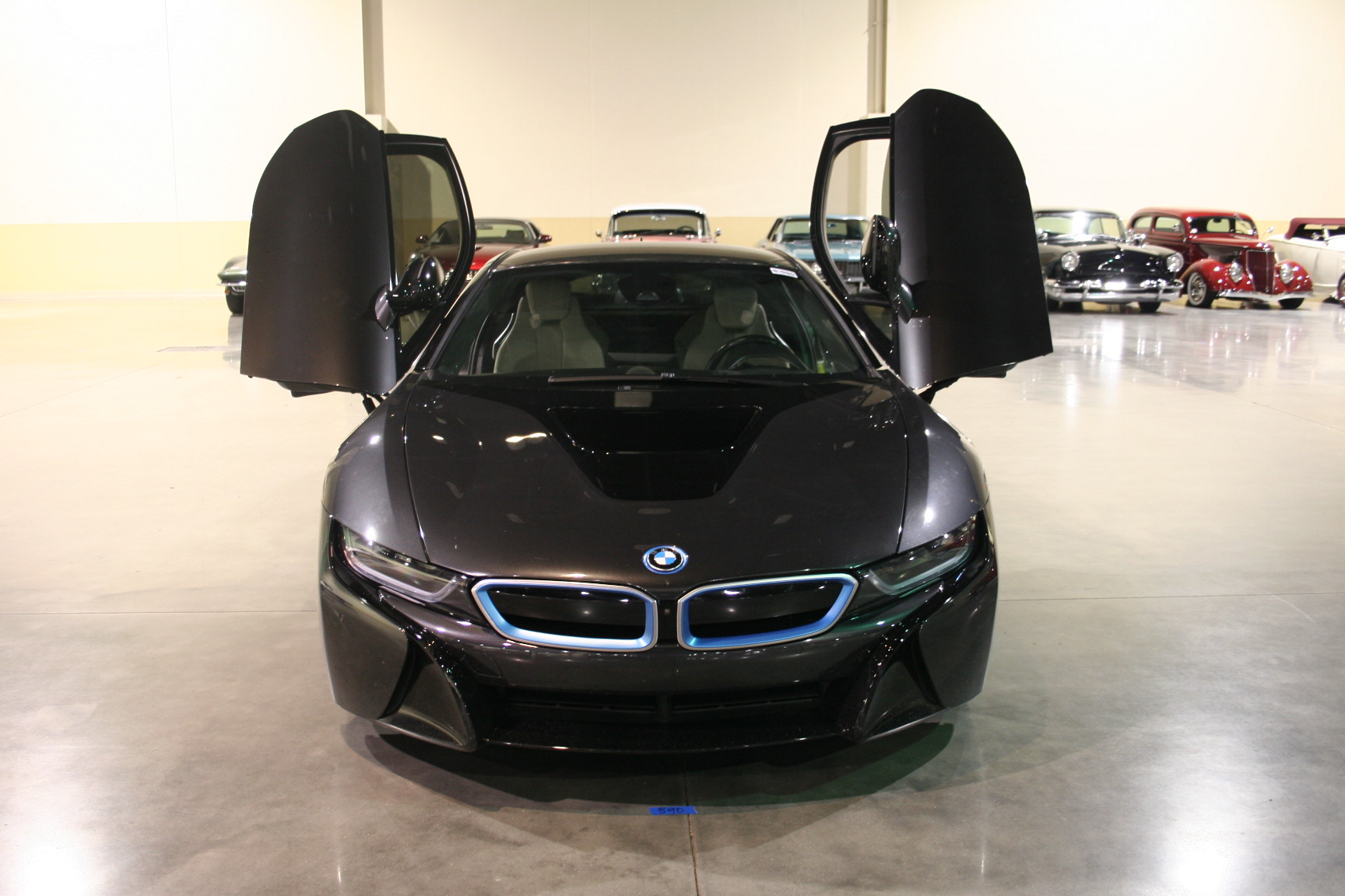 3rd Image of a 2015 BMW I8