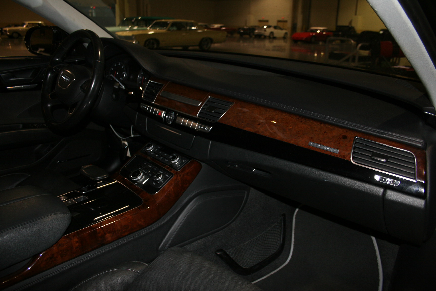 8th Image of a 2012 AUDI A8 L QUATTRO