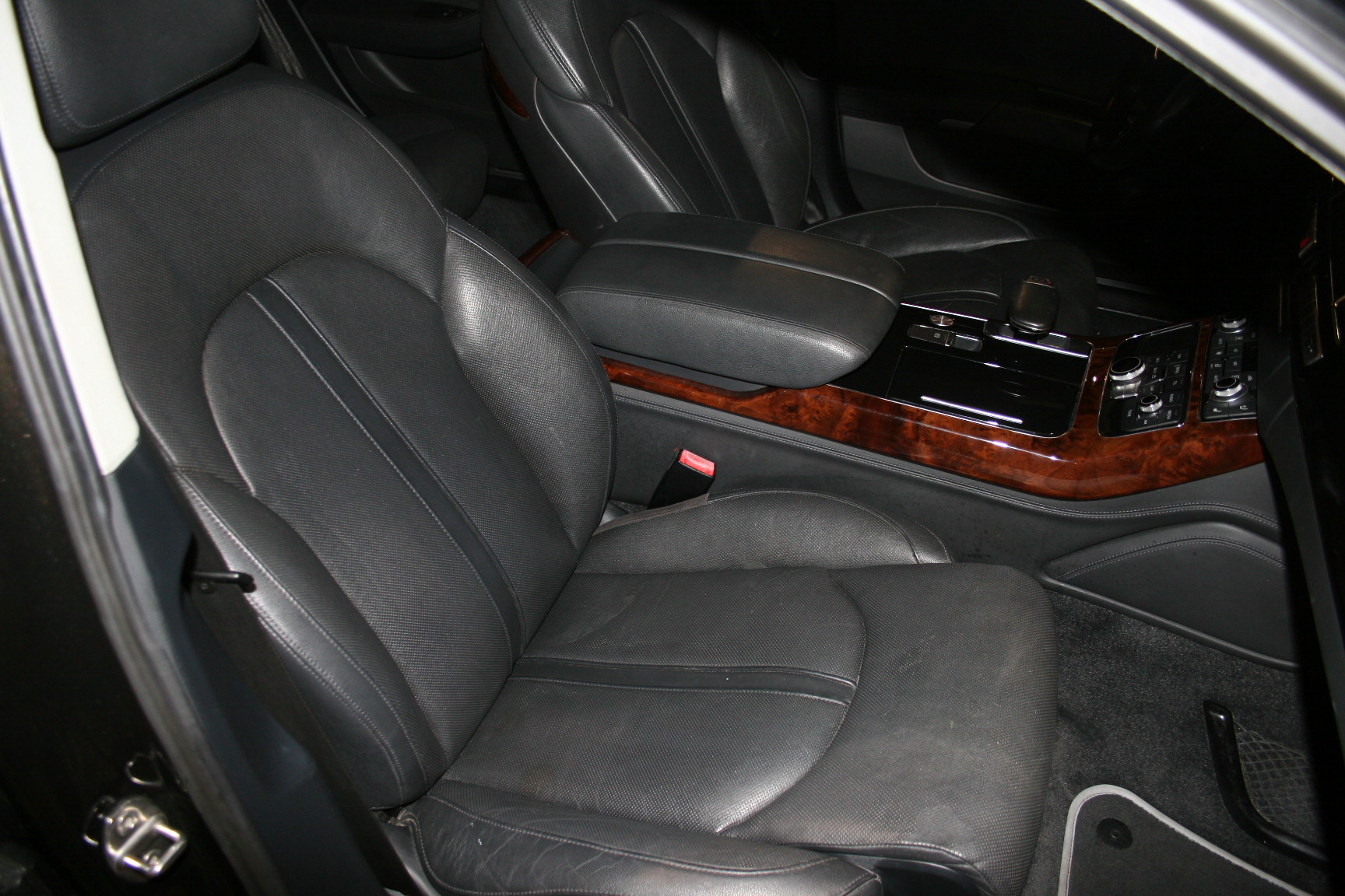 9th Image of a 2012 AUDI A8 L QUATTRO