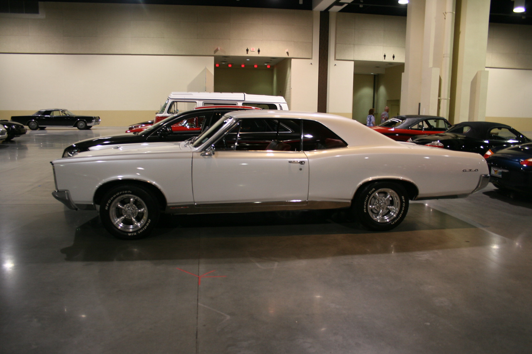 2nd Image of a 1967 PONTIAC GTO