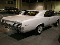 Image 9 of 10 of a 1967 PONTIAC GTO