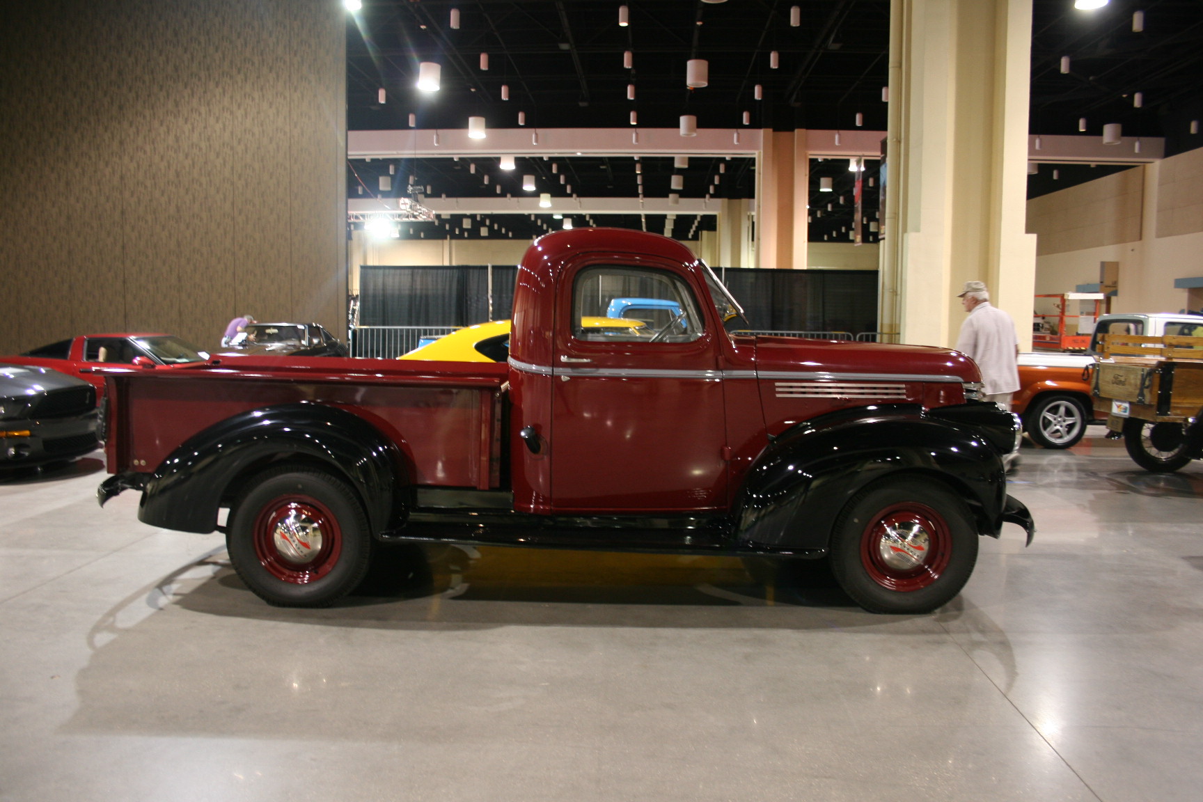 2nd Image of a 1946 CHEVROLET 2813