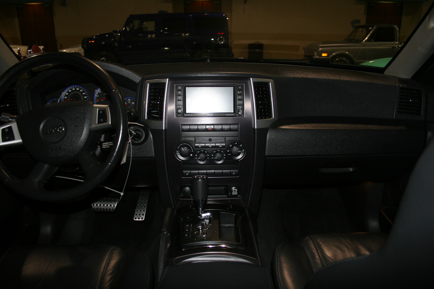 4th Image of a 2008 JEEP GRAND CHEROKEE SRT-8