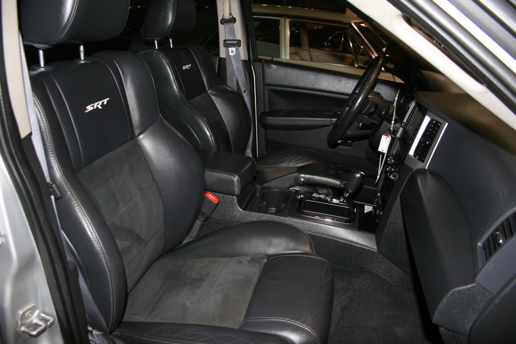 5th Image of a 2008 JEEP GRAND CHEROKEE SRT-8