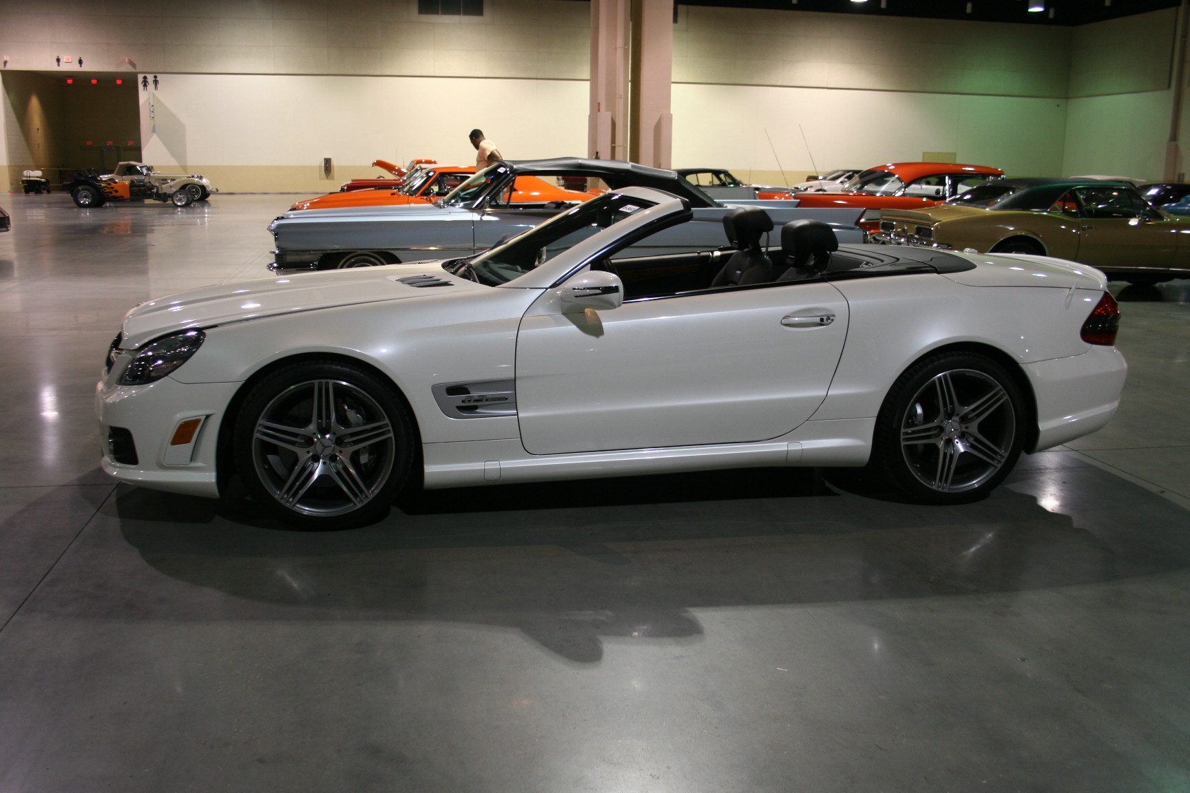 2nd Image of a 2011 MERCEDES-BENZ SL63 AMG