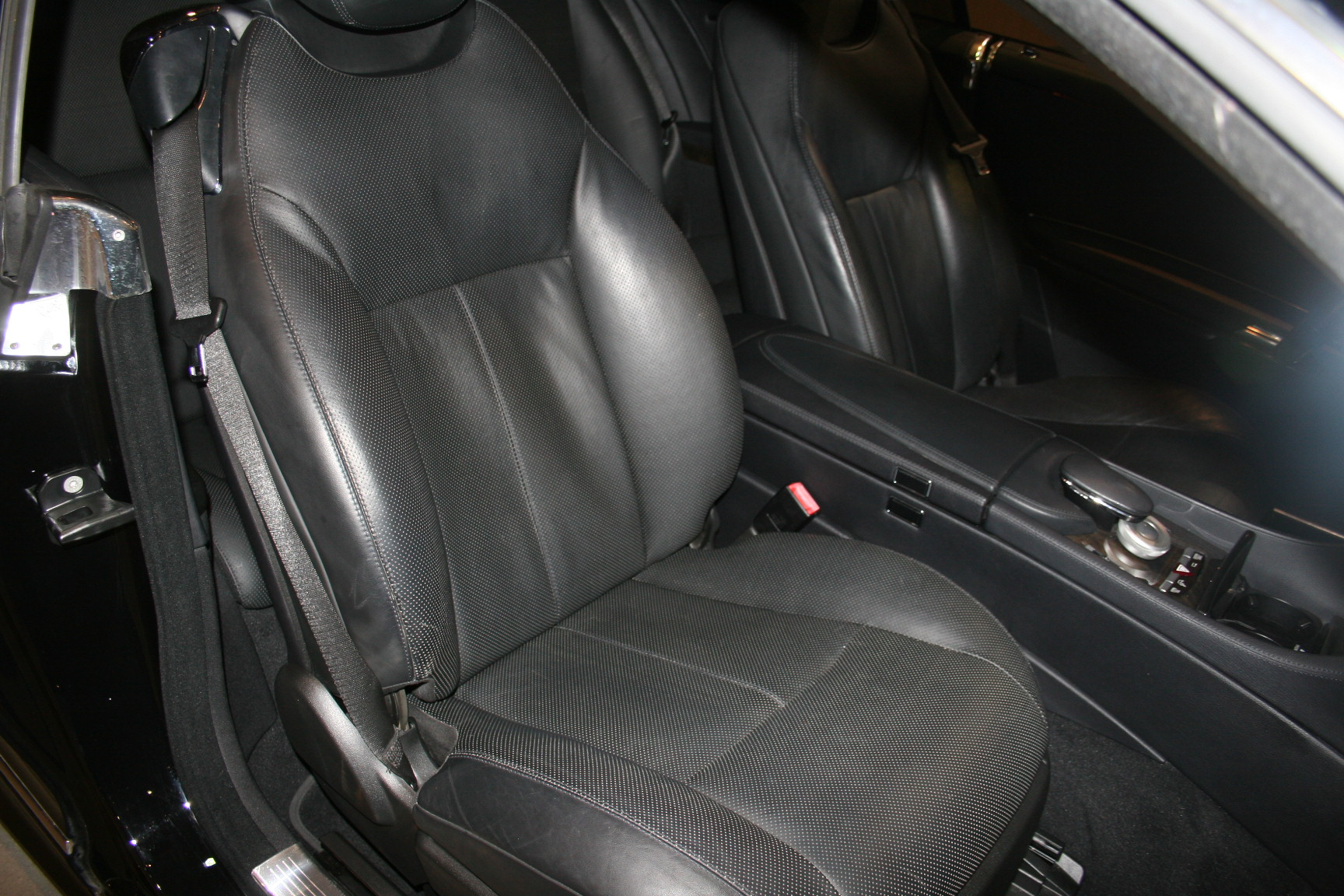 6th Image of a 2011 MERCEDES-BENZ CL-CLASS CL550 SPORT