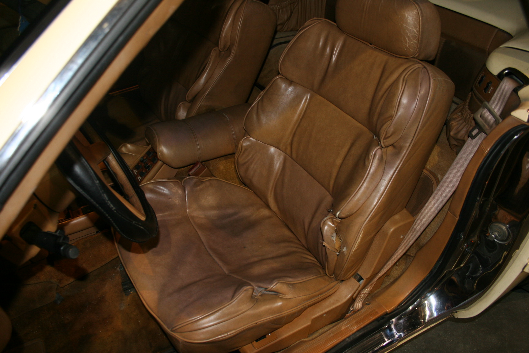 4th Image of a 1989 CHRYSLER TC BY MASERATI LUXURY CAR