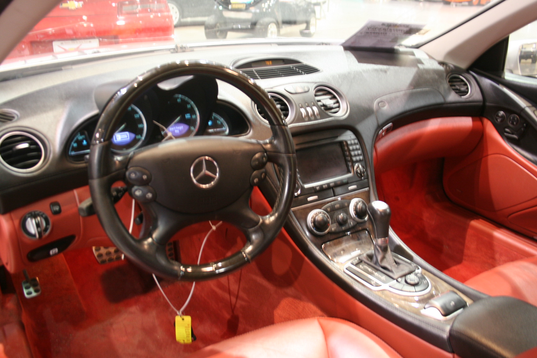 3rd Image of a 2005 MERCEDES-BENZ SL-CLASS SL500