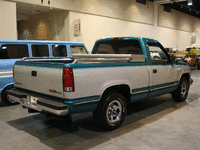 Image 6 of 9 of a 1994 GMC TRUCK SIERRA C1500