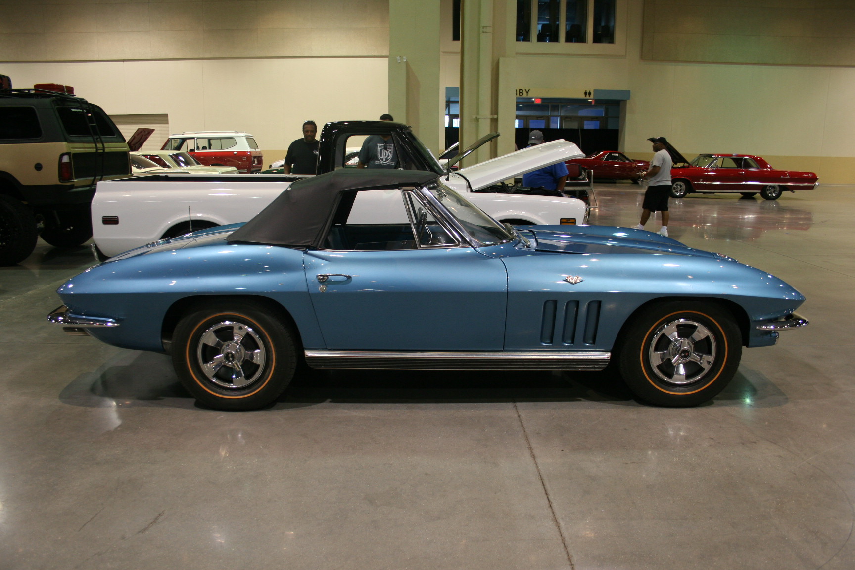 3rd Image of a 1966 CHEVROLET CORVETTE